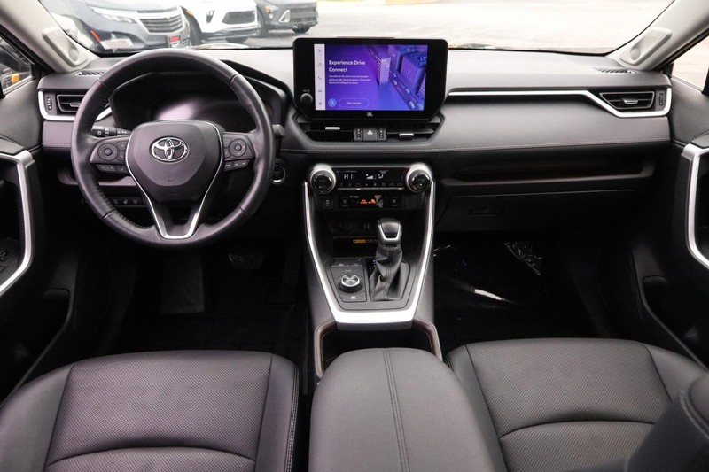 Toyota RAV4 Vehicle Full-screen Gallery Image 20