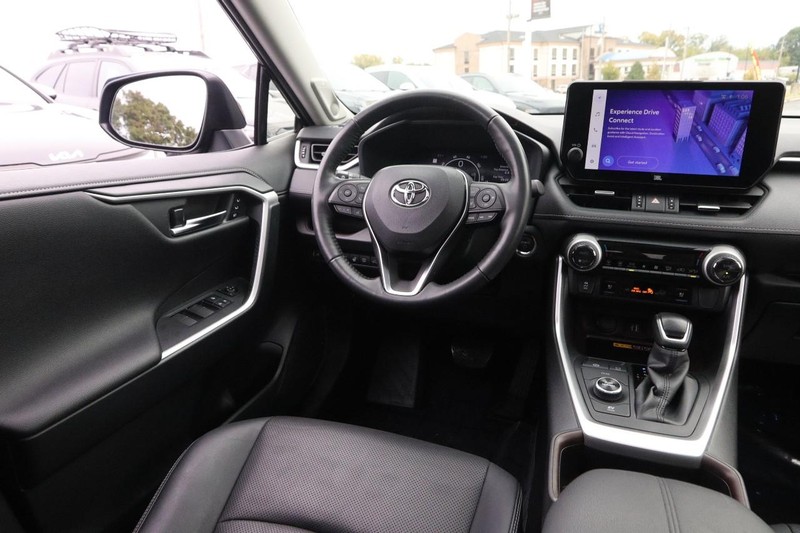 Toyota RAV4 Vehicle Full-screen Gallery Image 21