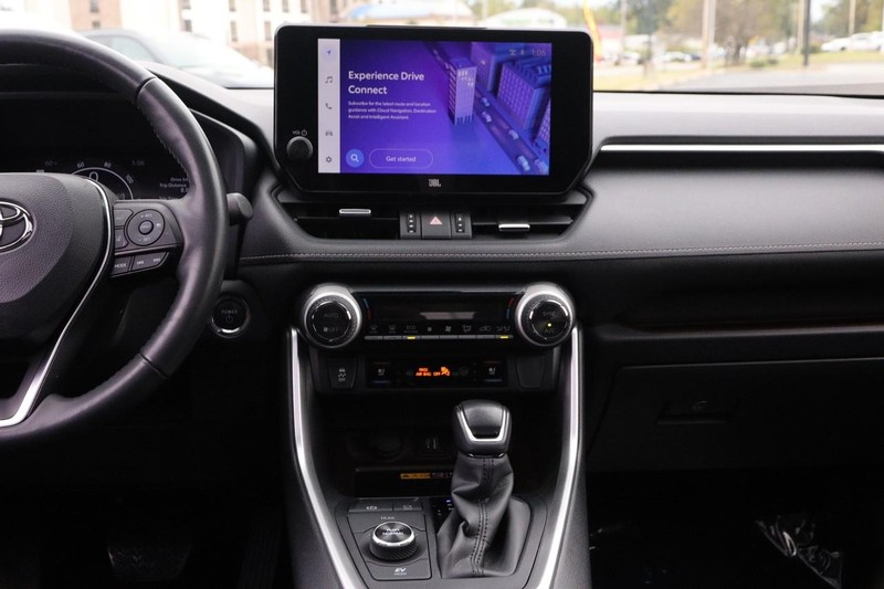 Toyota RAV4 Vehicle Full-screen Gallery Image 23