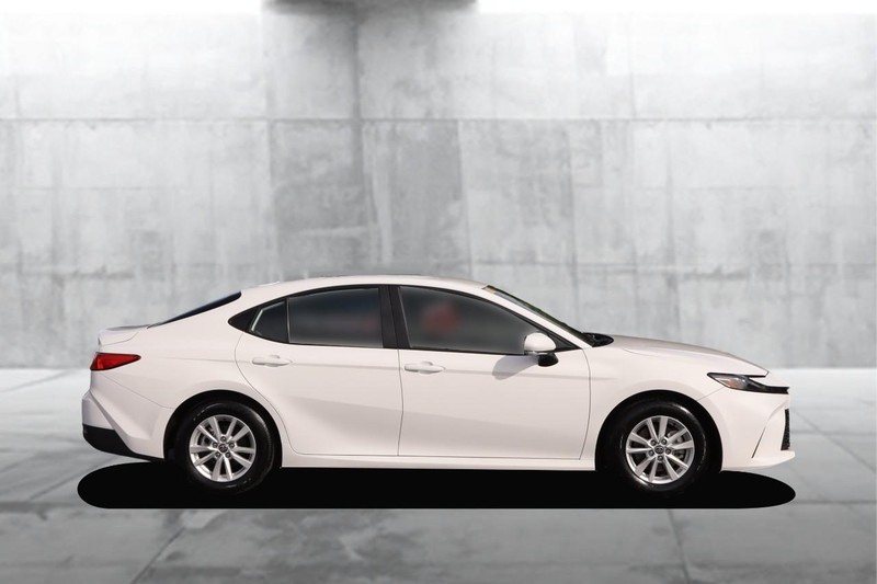 Toyota Camry Vehicle Full-screen Gallery Image 5