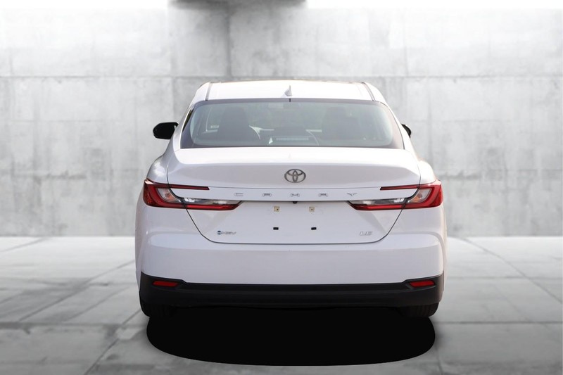 Toyota Camry Vehicle Full-screen Gallery Image 6