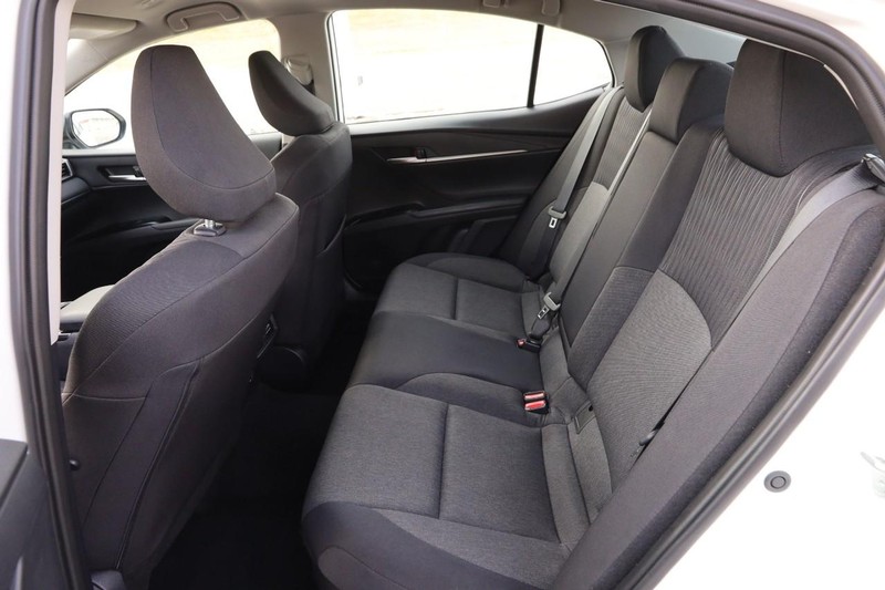 Toyota Camry Vehicle Full-screen Gallery Image 9