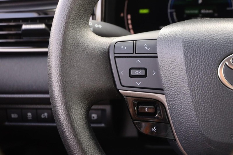 Toyota Camry Vehicle Full-screen Gallery Image 11