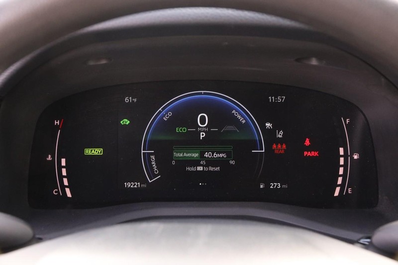 Toyota Camry Vehicle Full-screen Gallery Image 13