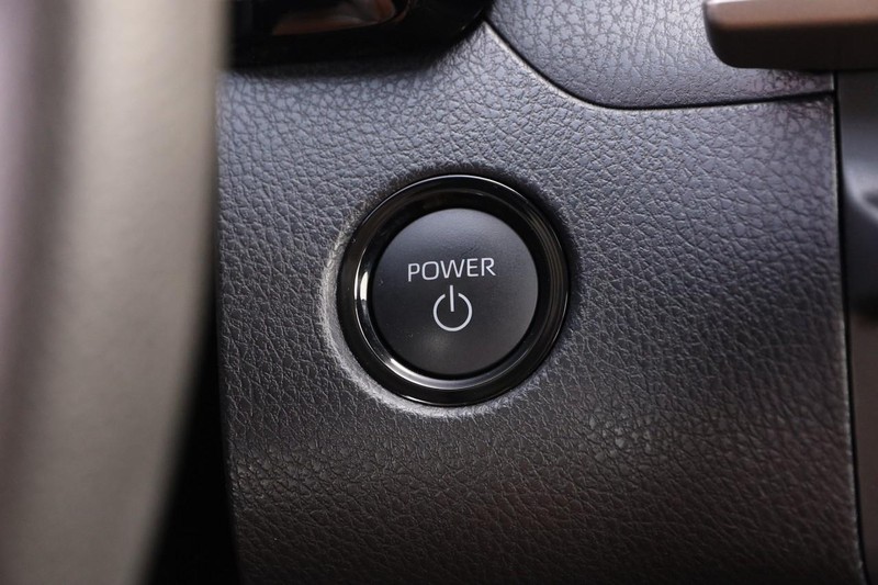 Toyota Camry Vehicle Full-screen Gallery Image 14