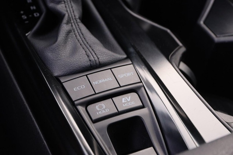 Toyota Camry Vehicle Full-screen Gallery Image 18