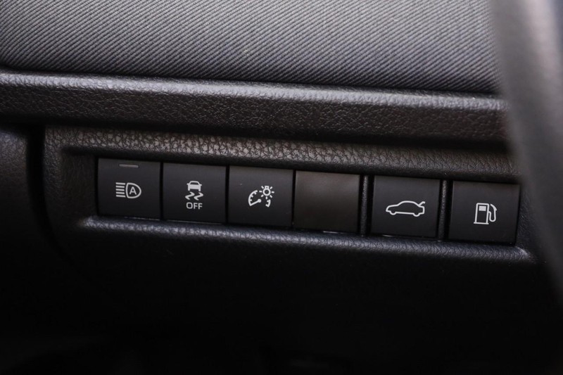 Toyota Camry Vehicle Full-screen Gallery Image 19