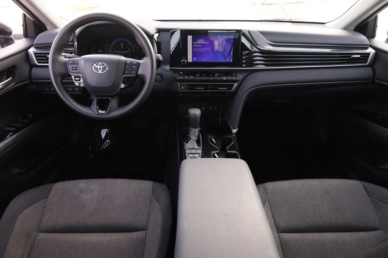 Toyota Camry Vehicle Full-screen Gallery Image 20