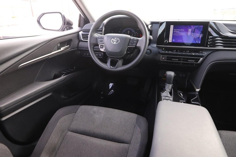 Toyota Camry Vehicle Full-screen Gallery Image 21