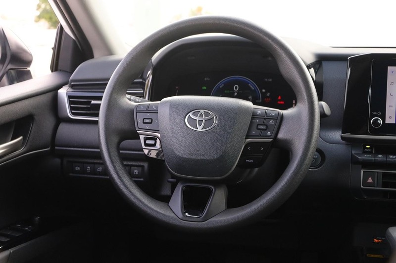 Toyota Camry Vehicle Full-screen Gallery Image 22