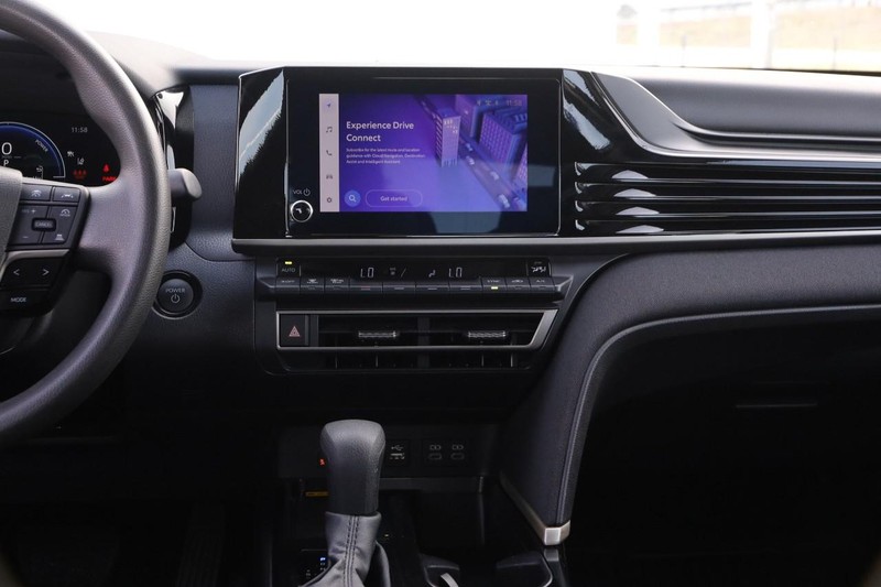 Toyota Camry Vehicle Full-screen Gallery Image 23