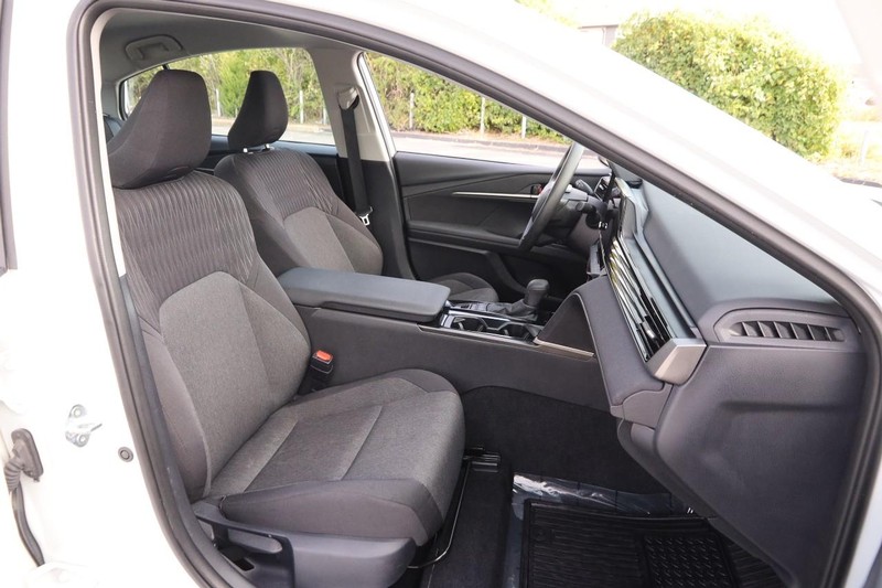 Toyota Camry Vehicle Full-screen Gallery Image 25