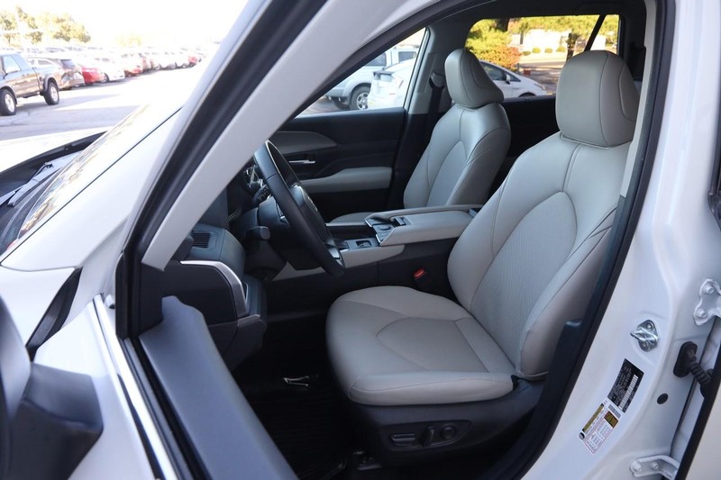 Toyota Grand Highlander Vehicle Image 09