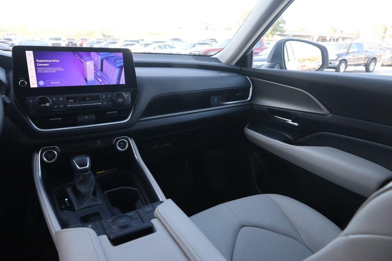 Toyota Grand Highlander Vehicle Image 26