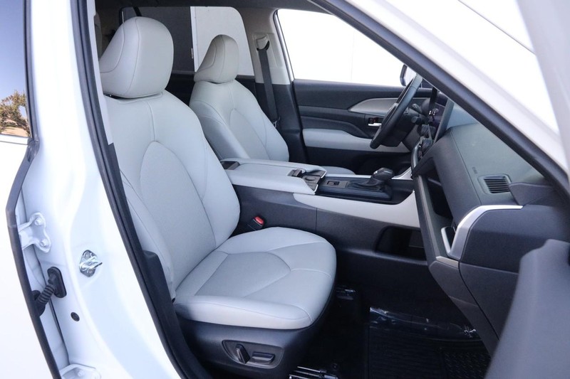 Toyota Grand Highlander Vehicle Image 27