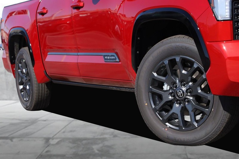 Toyota Tundra 4WD Vehicle Full-screen Gallery Image 3