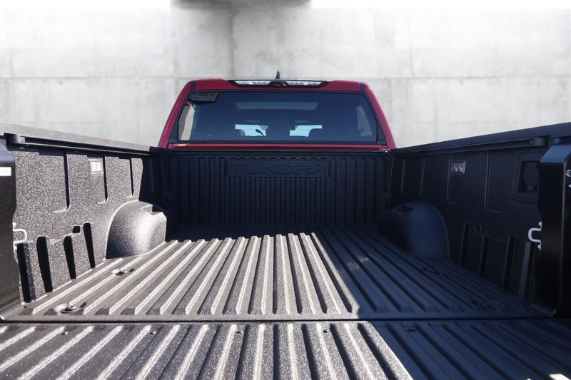 Toyota Tundra 4WD Vehicle Full-screen Gallery Image 7