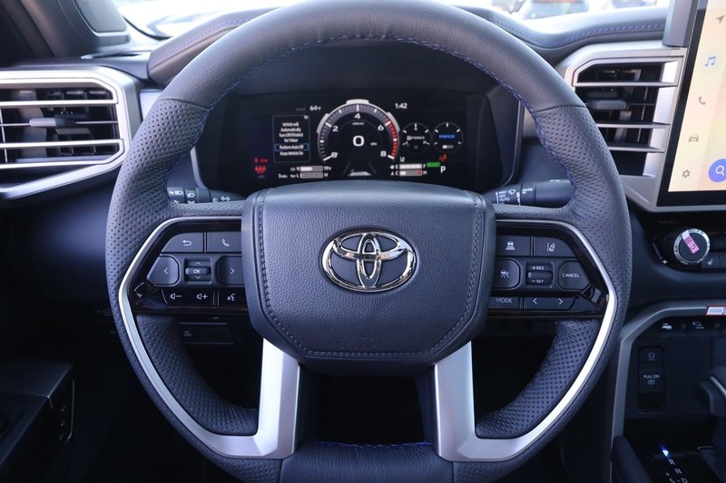 Toyota Tundra 4WD Vehicle Full-screen Gallery Image 11