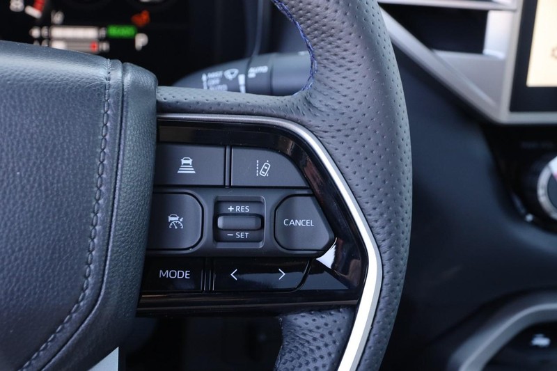 Toyota Tundra 4WD Vehicle Full-screen Gallery Image 13