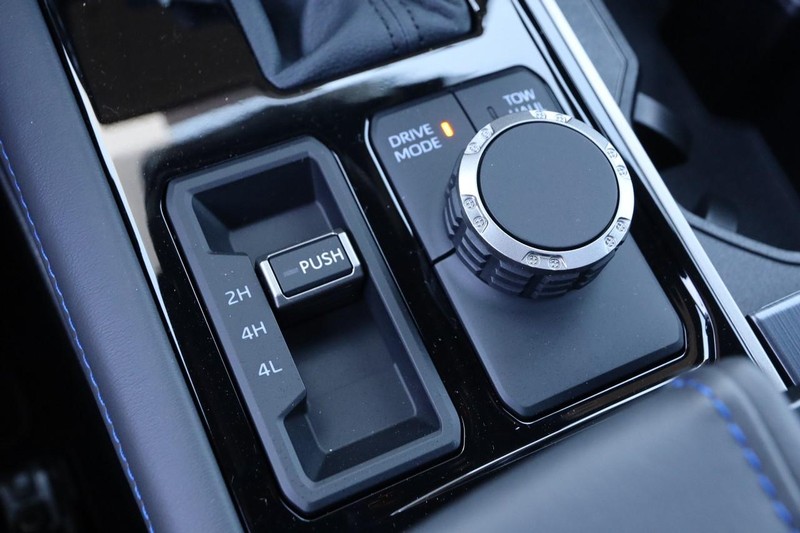 Toyota Tundra 4WD Vehicle Full-screen Gallery Image 19