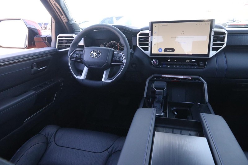 Toyota Tundra 4WD Vehicle Full-screen Gallery Image 22