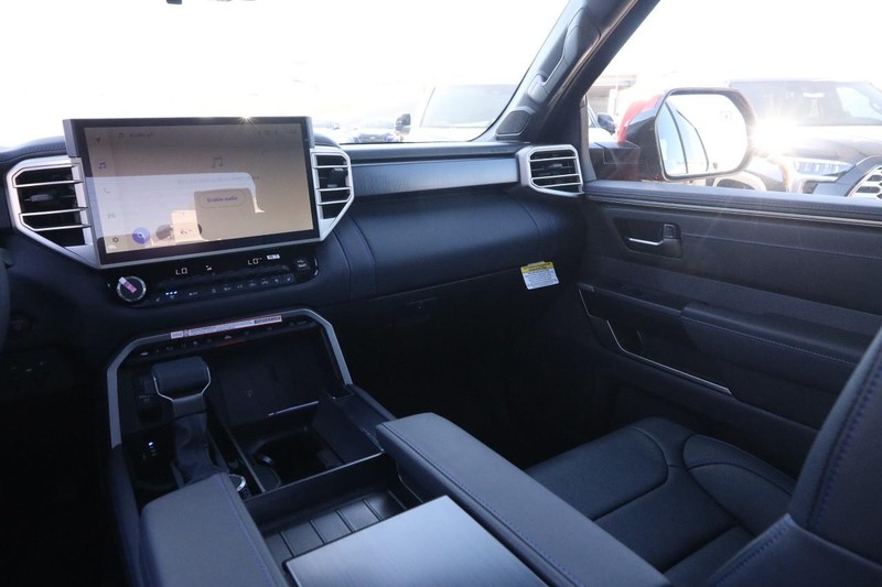 Toyota Tundra 4WD Vehicle Full-screen Gallery Image 25