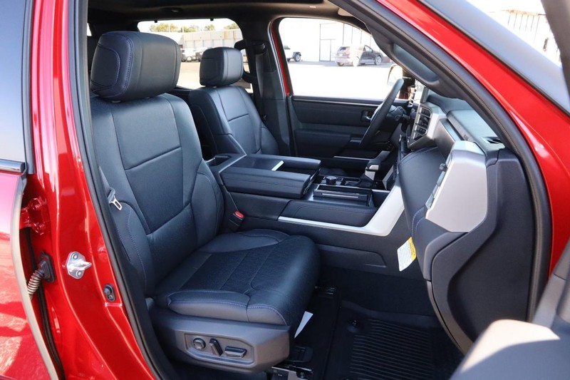 Toyota Tundra 4WD Vehicle Full-screen Gallery Image 26