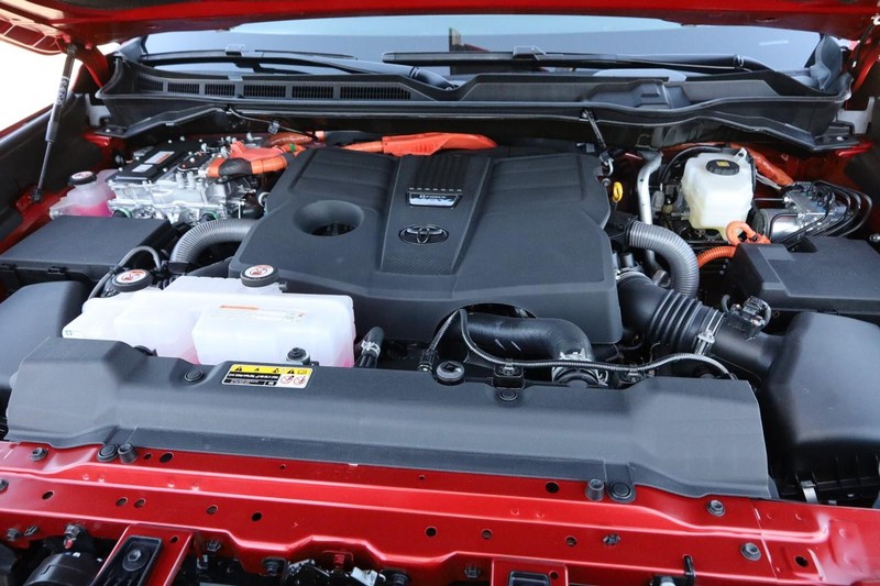 Toyota Tundra 4WD Vehicle Full-screen Gallery Image 27