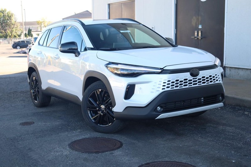 Toyota Corolla Cross Vehicle Full-screen Gallery Image 2