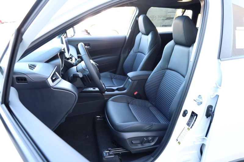 Toyota Corolla Cross Vehicle Full-screen Gallery Image 9