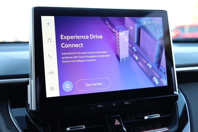 Toyota Corolla Cross Vehicle Full-screen Gallery Image 13