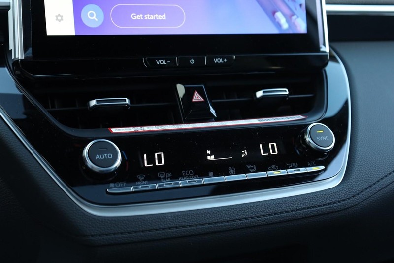 Toyota Corolla Cross Vehicle Full-screen Gallery Image 15