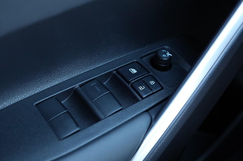 Toyota Corolla Cross Vehicle Full-screen Gallery Image 19