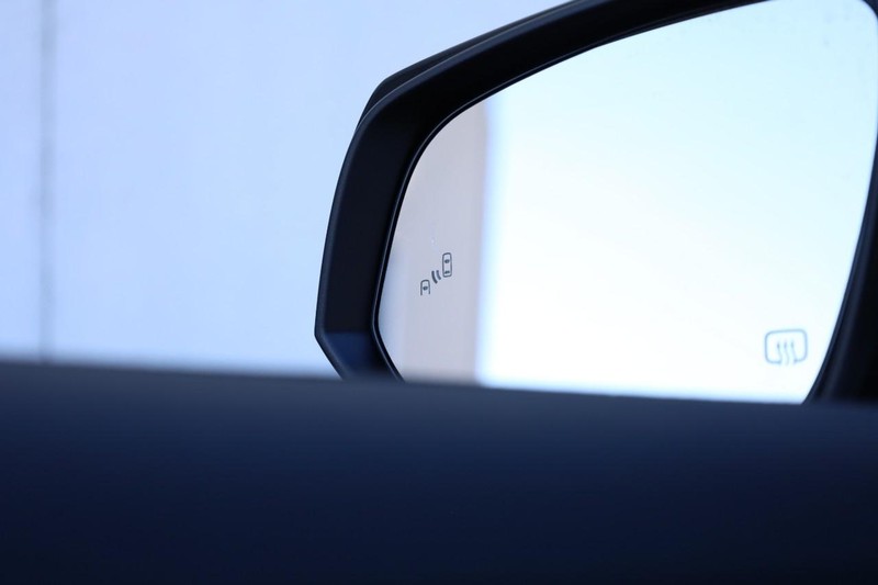 Toyota Corolla Cross Vehicle Full-screen Gallery Image 21