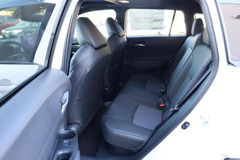 Toyota Corolla Cross Vehicle Full-screen Gallery Image 22