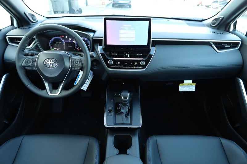 Toyota Corolla Cross Vehicle Full-screen Gallery Image 23