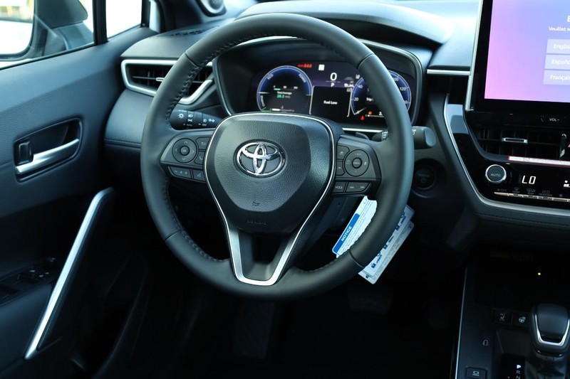 Toyota Corolla Cross Vehicle Full-screen Gallery Image 24