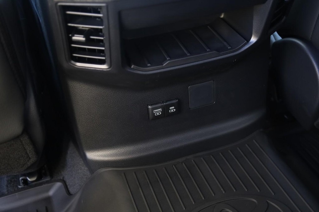 Toyota Tundra 4WD Vehicle Full-screen Gallery Image 20