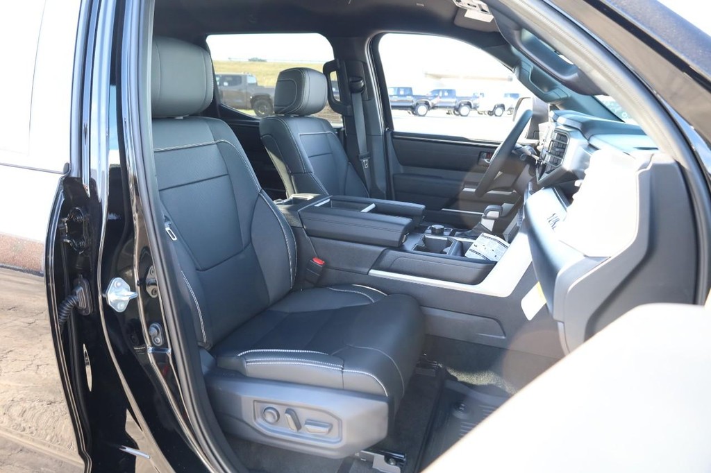 Toyota Tundra 4WD Vehicle Full-screen Gallery Image 23