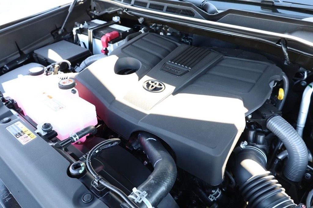 Toyota Tundra 4WD Vehicle Full-screen Gallery Image 24