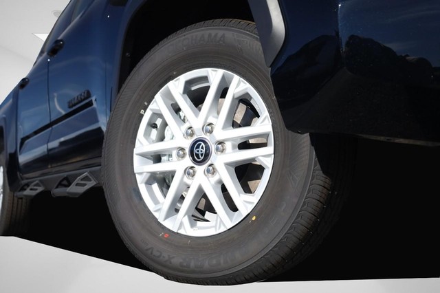 Toyota Tundra 4WD Vehicle Image 03