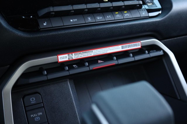 Toyota Tundra 4WD Vehicle Image 14