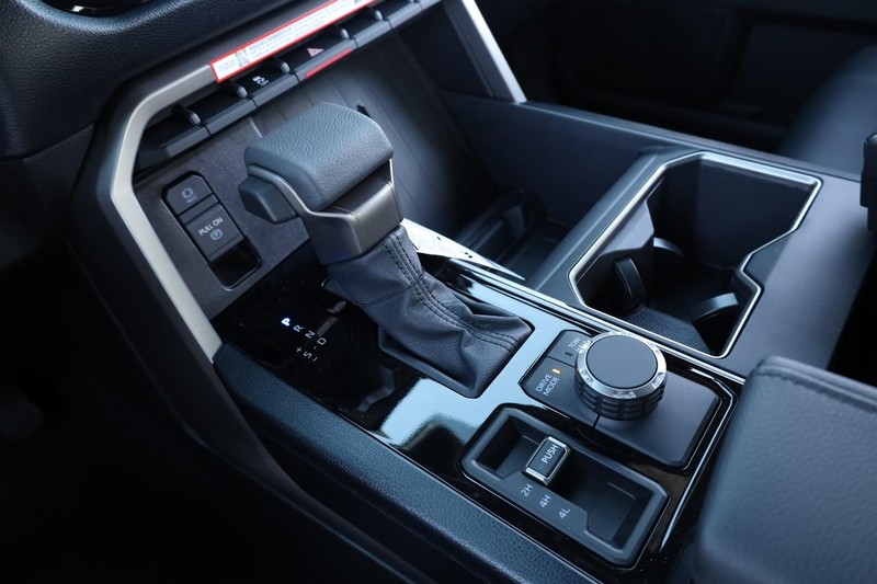 Toyota Tundra 4WD Vehicle Image 15