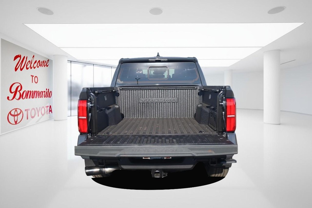 Toyota Tacoma 4WD Vehicle Full-screen Gallery Image 7