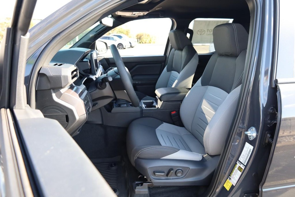 Toyota Tacoma 4WD Vehicle Full-screen Gallery Image 8