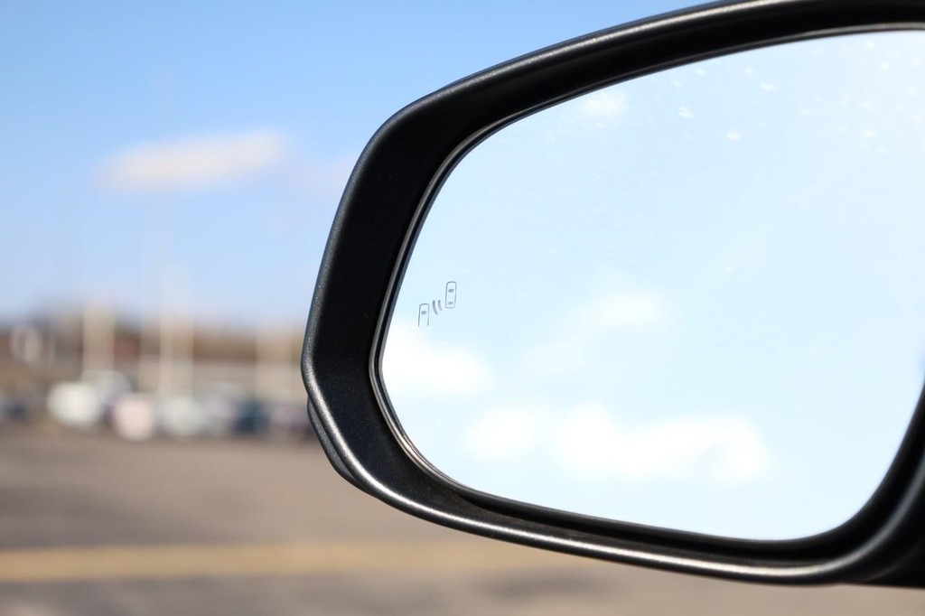 Toyota Tacoma 4WD Vehicle Full-screen Gallery Image 19