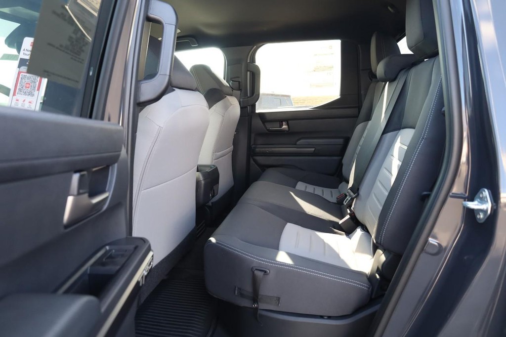 Toyota Tacoma 4WD Vehicle Full-screen Gallery Image 20