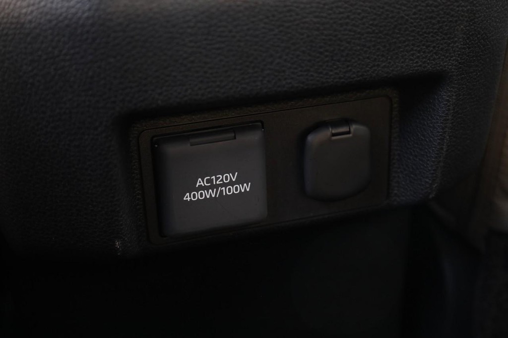 Toyota Tacoma 4WD Vehicle Full-screen Gallery Image 21