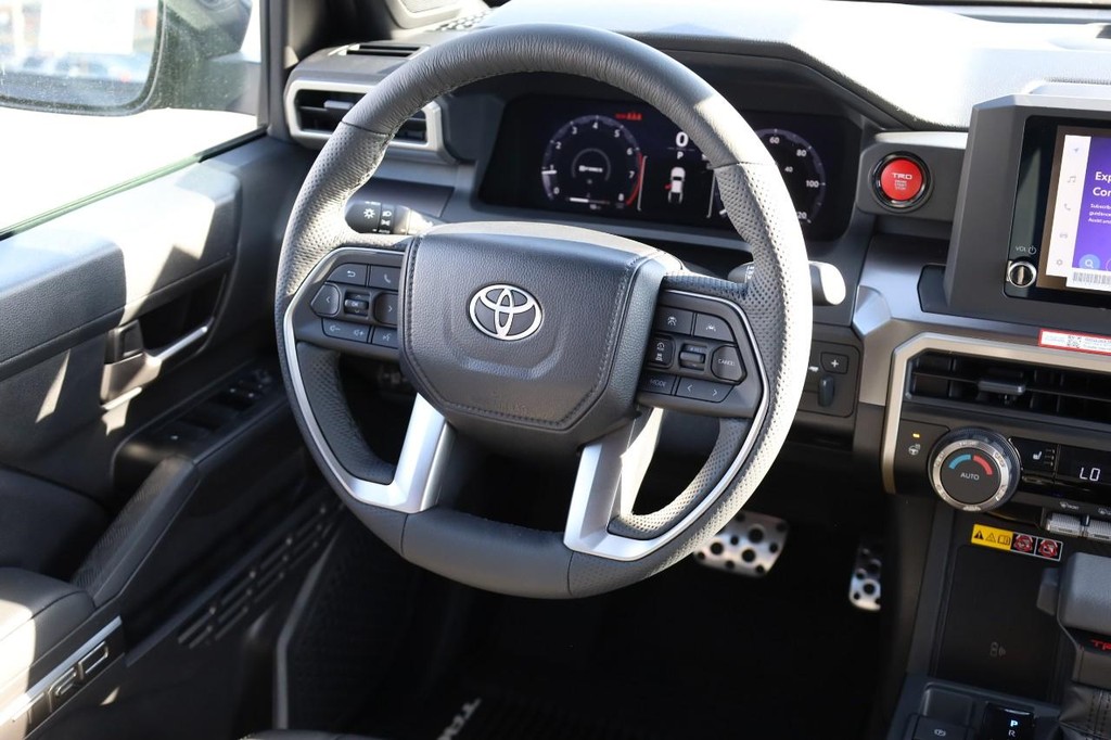 Toyota Tacoma 4WD Vehicle Full-screen Gallery Image 23