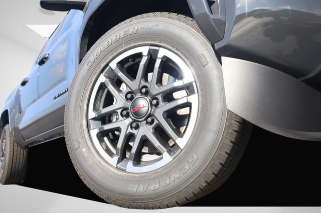 Toyota Tacoma 4WD Vehicle Image 03